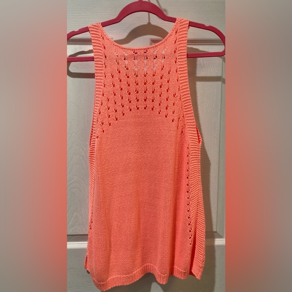 GUC Lilly Pulitzer MAC sweater tank in coral size large. - Picture 4 of 6